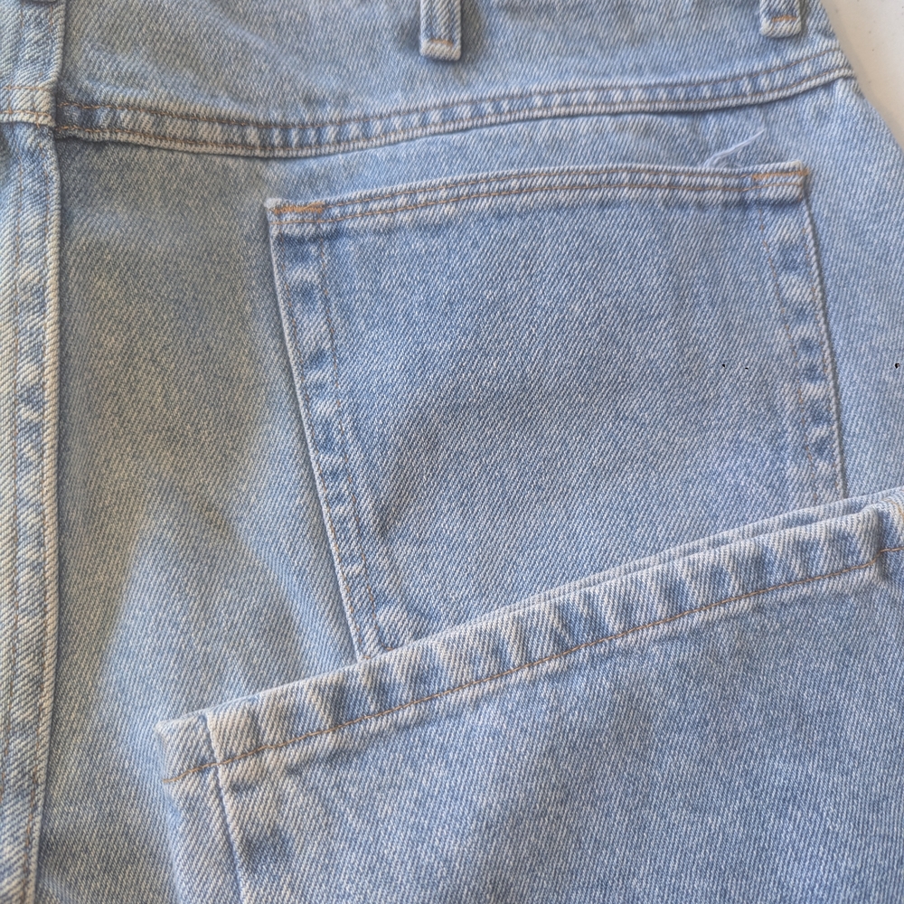 Classic Light Blue Relaxed Men's Jeans - Picture 9 of 10